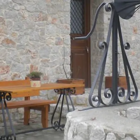 Pyrgos Luxury Country *
