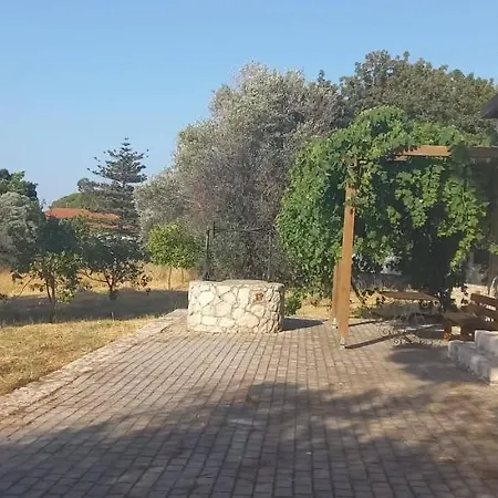 Pyrgos Luxury Country *